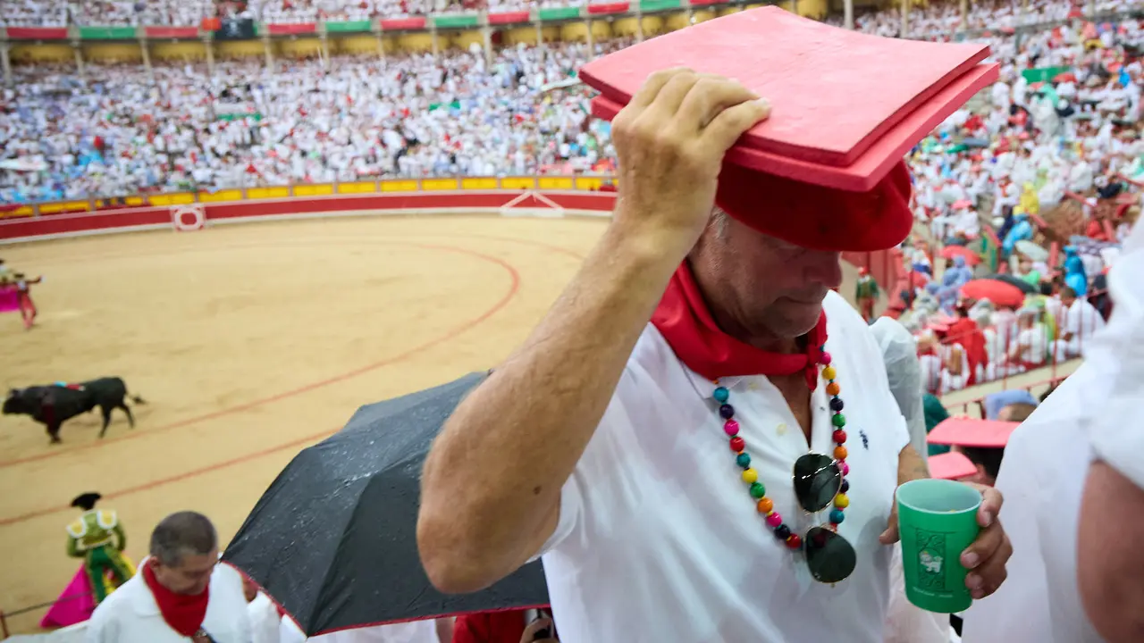 Los tendidos de la plaza de Toros de Pamplona durante la séptima corrida de la Feria del Toro de San Fermín 2025 con toros de La Palmosilla para Jiménez Fortes, Fernando Adrián y Ginés Marín. IÑIGO ALZUGARAY