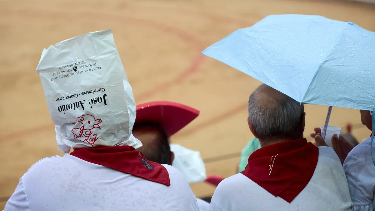 Los tendidos de la plaza de Toros de Pamplona durante la séptima corrida de la Feria del Toro de San Fermín 2025 con toros de La Palmosilla para Jiménez Fortes, Fernando Adrián y Ginés Marín. IÑIGO ALZUGARAY