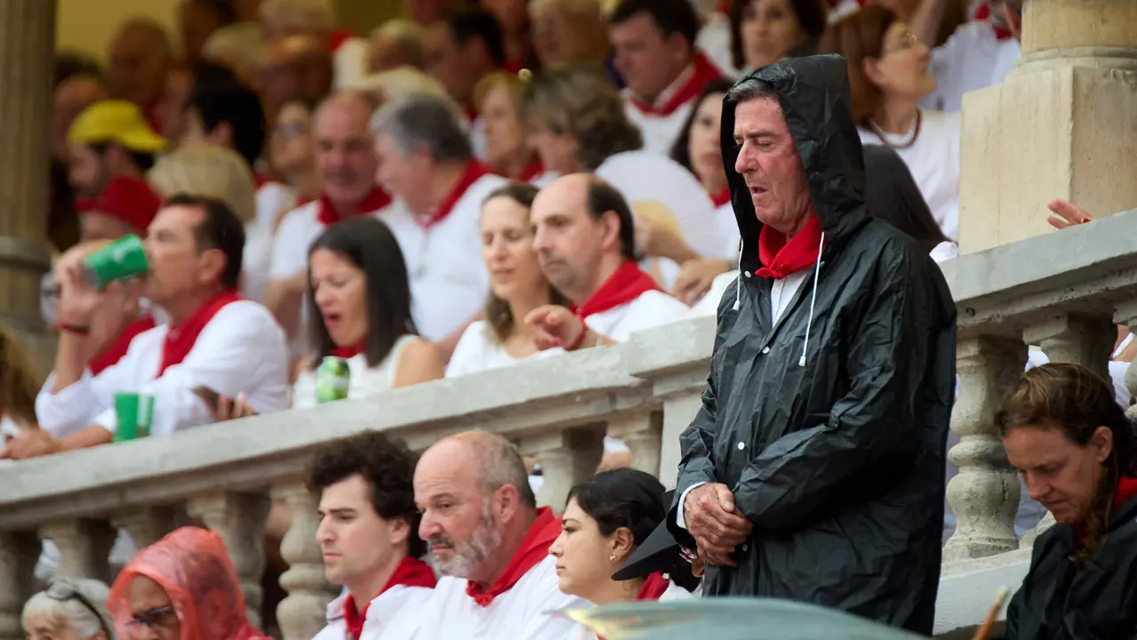 Los tendidos de la plaza de Toros de Pamplona durante la séptima corrida de la Feria del Toro de San Fermín 2025 con toros de La Palmosilla para Jiménez Fortes, Fernando Adrián y Ginés Marín. IÑIGO ALZUGARAY