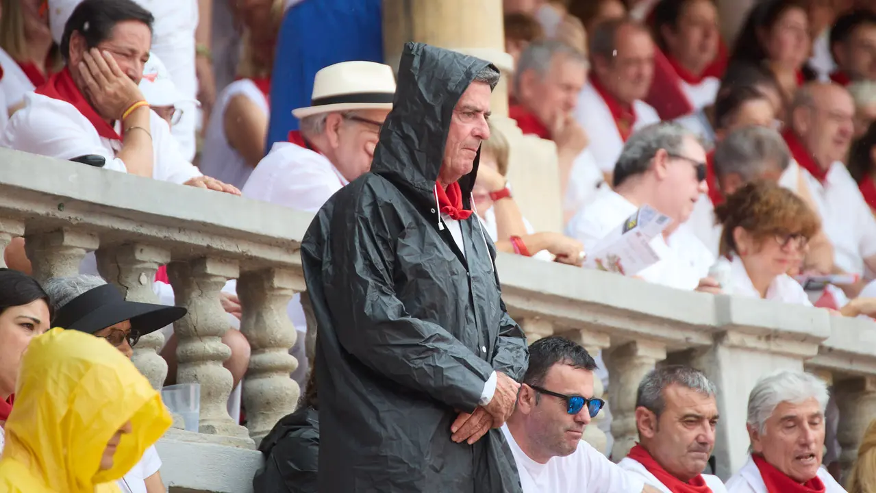 Los tendidos de la plaza de Toros de Pamplona durante la séptima corrida de la Feria del Toro de San Fermín 2025 con toros de La Palmosilla para Jiménez Fortes, Fernando Adrián y Ginés Marín. IÑIGO ALZUGARAY