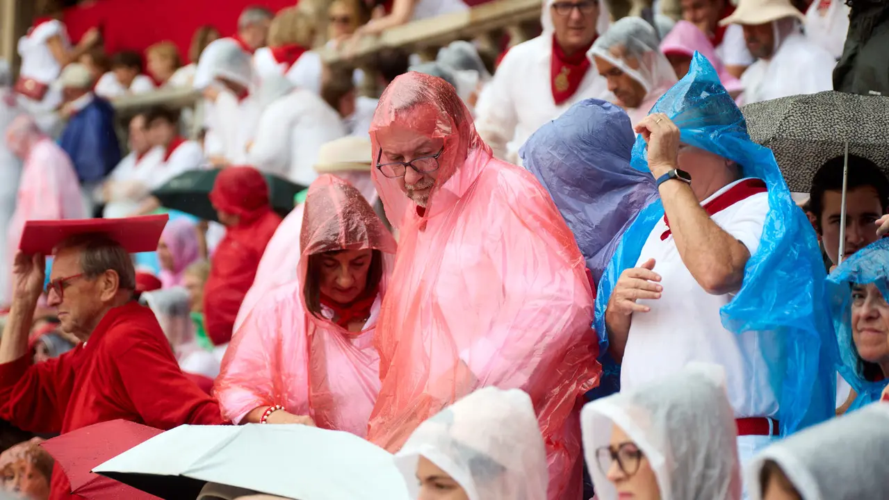Los tendidos de la plaza de Toros de Pamplona durante la séptima corrida de la Feria del Toro de San Fermín 2025 con toros de La Palmosilla para Jiménez Fortes, Fernando Adrián y Ginés Marín. IÑIGO ALZUGARAY