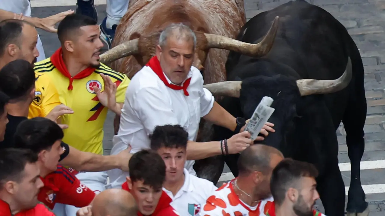Octavo encierro de San Fermín 2025 el día 14 de julio con toros de Miura en Estafeta. EFE - JESÚS DIGES (6)