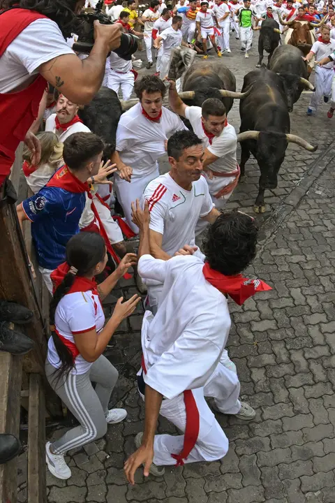 Séptimo encierro de San Fermín 2025 el día 13 de julio con toros de La Palmosilla en Telefónica. EFE - DANIEL FERNÁNDEZ (6)