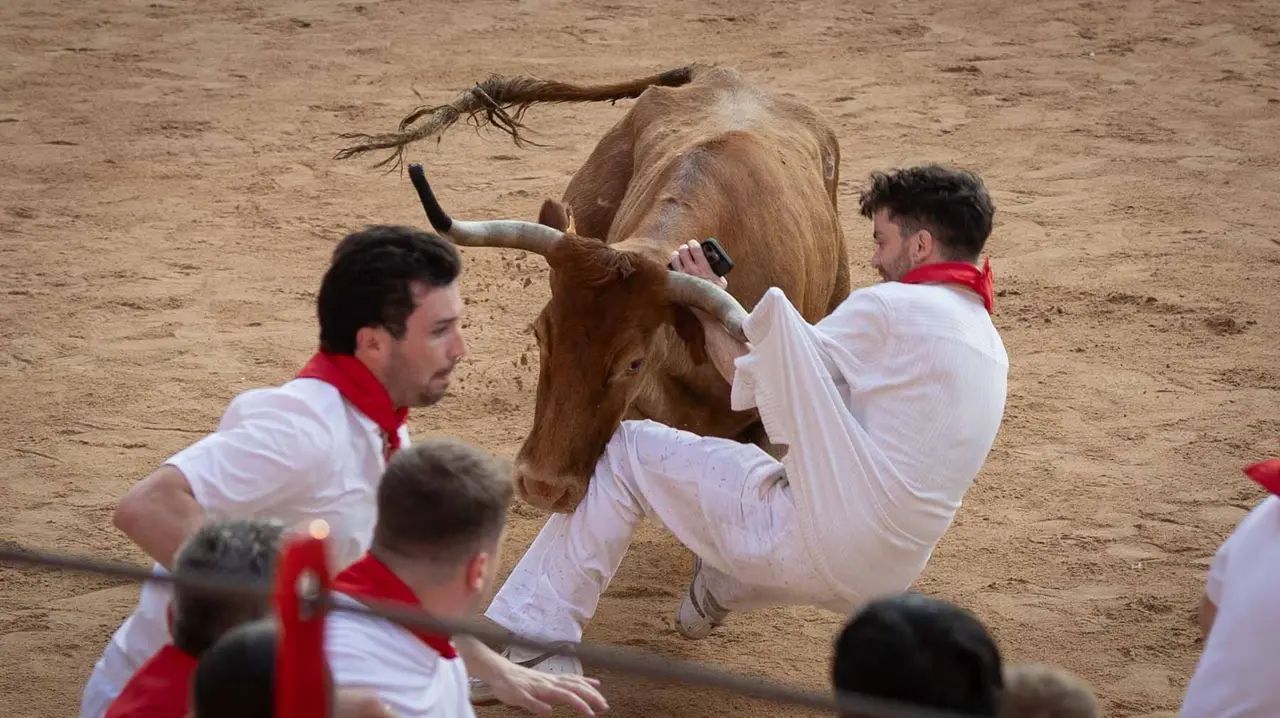 Suelta de vaquillas tras el octavo encierro de San Fermín.Maite H. Mateo..-09