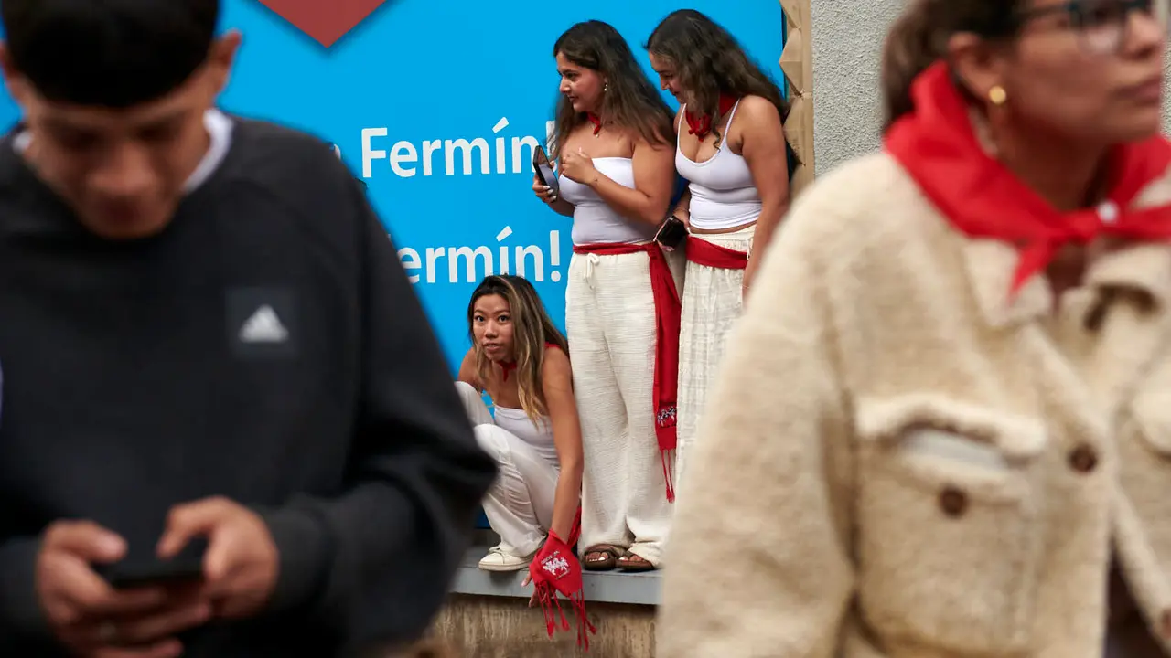Ambiente en el octavo encierro de San Fermín 2025. IRANZU LARRASOAÑA