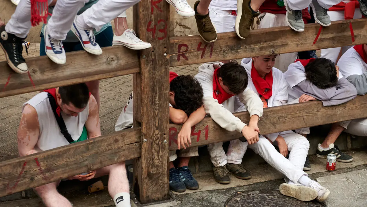 Ambiente en el octavo encierro de San Fermín 2025. IRANZU LARRASOAÑA