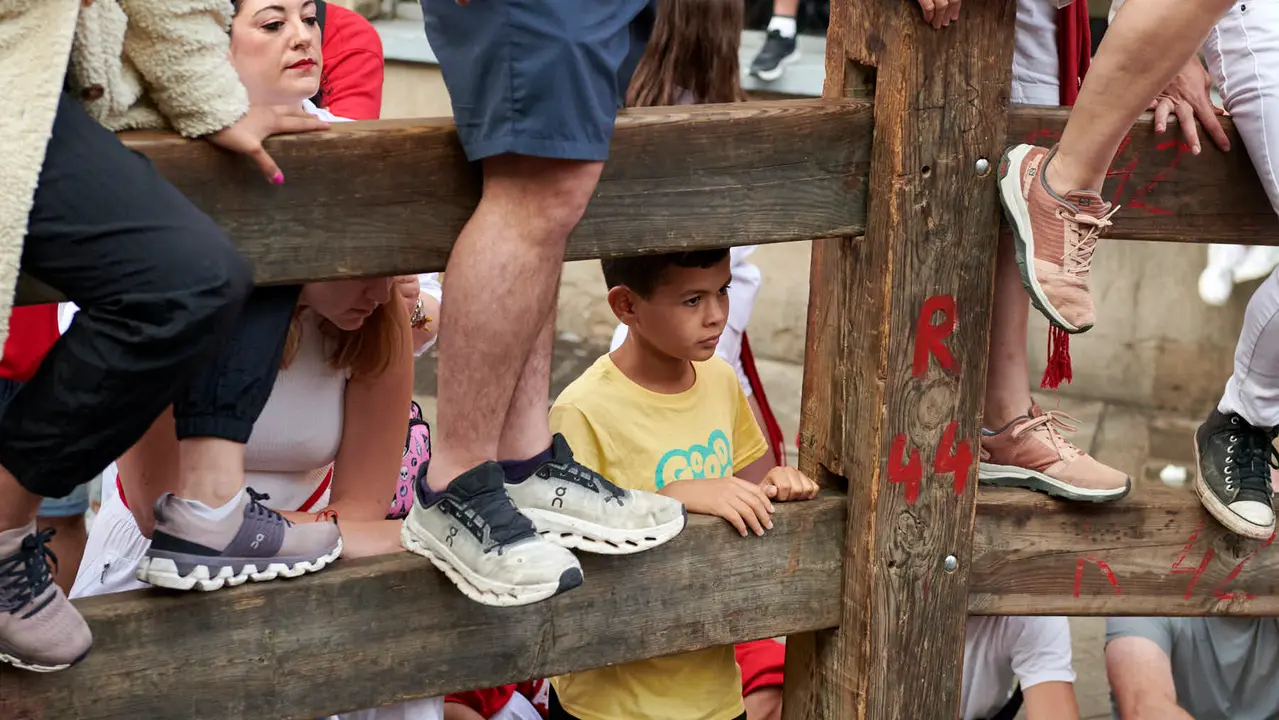 Ambiente en el octavo encierro de San Fermín 2025. IRANZU LARRASOAÑA