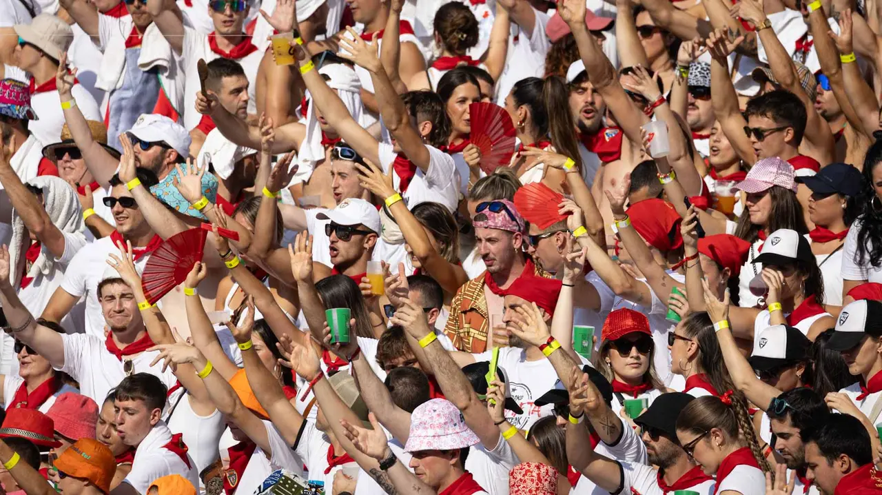 Ambiente en la última corrida de la Feria de San Fermín. Maite H. Mateo..-07