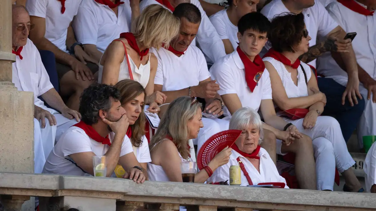 Ambiente en la última corrida de la Feria de San Fermín. Maite H. Mateo..-09