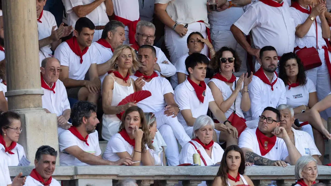 Ambiente en la última corrida de la Feria de San Fermín. Maite H. Mateo..-18