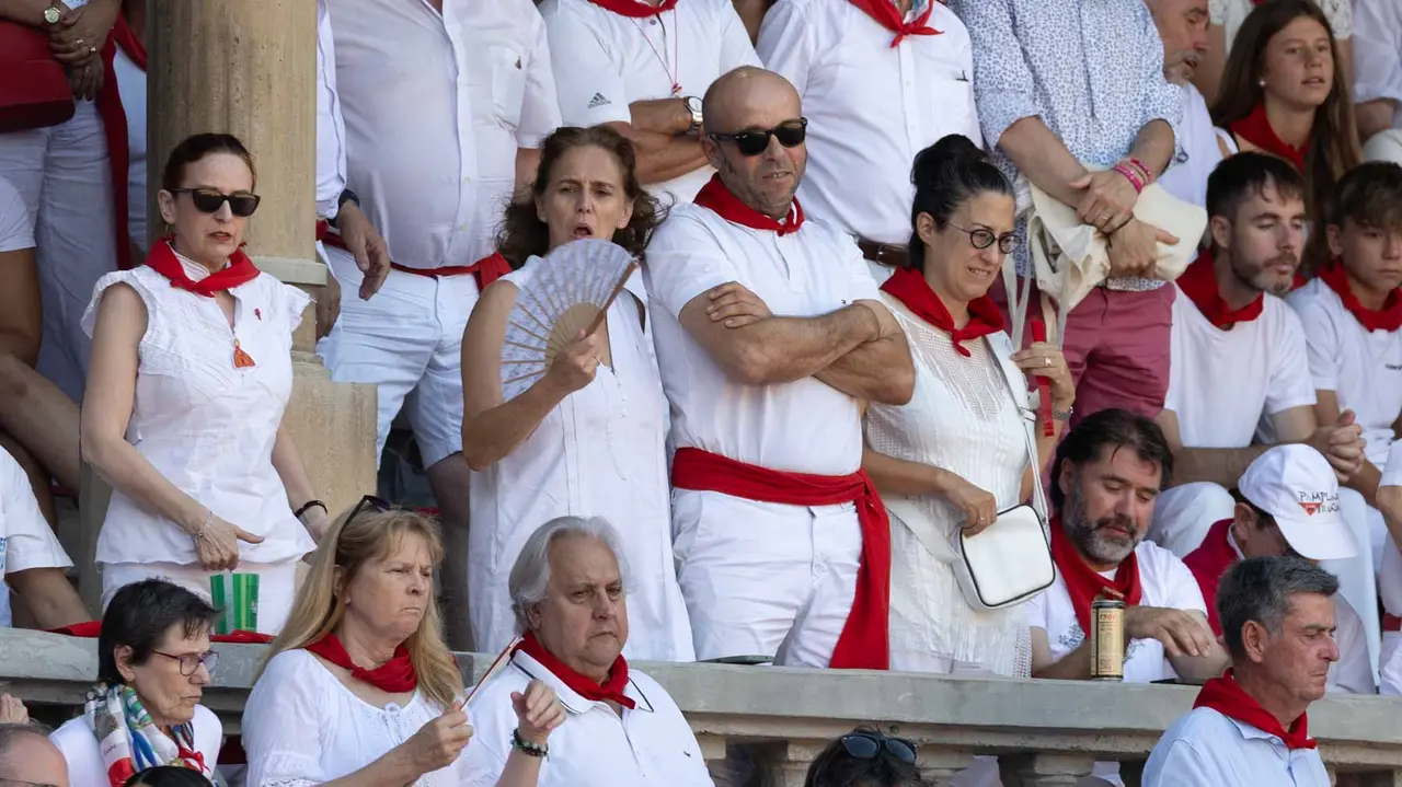 Ambiente en la última corrida de la Feria de San Fermín. Maite H. Mateo..-19