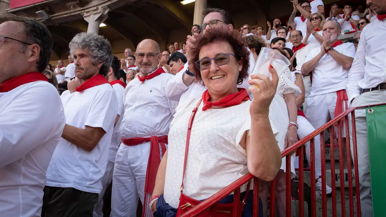Ambiente en la última corrida de la Feria de San Fermín. Maite H. Mateo..-30
