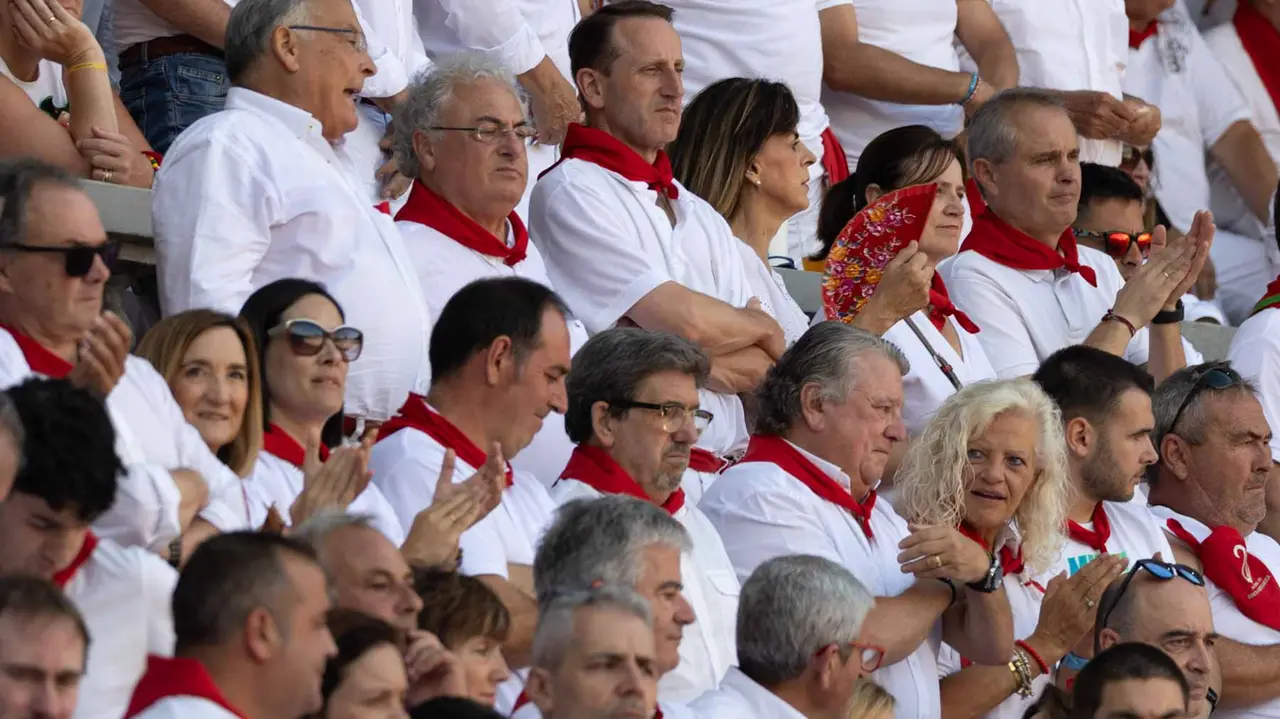 Ambiente en la última corrida de la Feria de San Fermín. Maite H. Mateo..-35