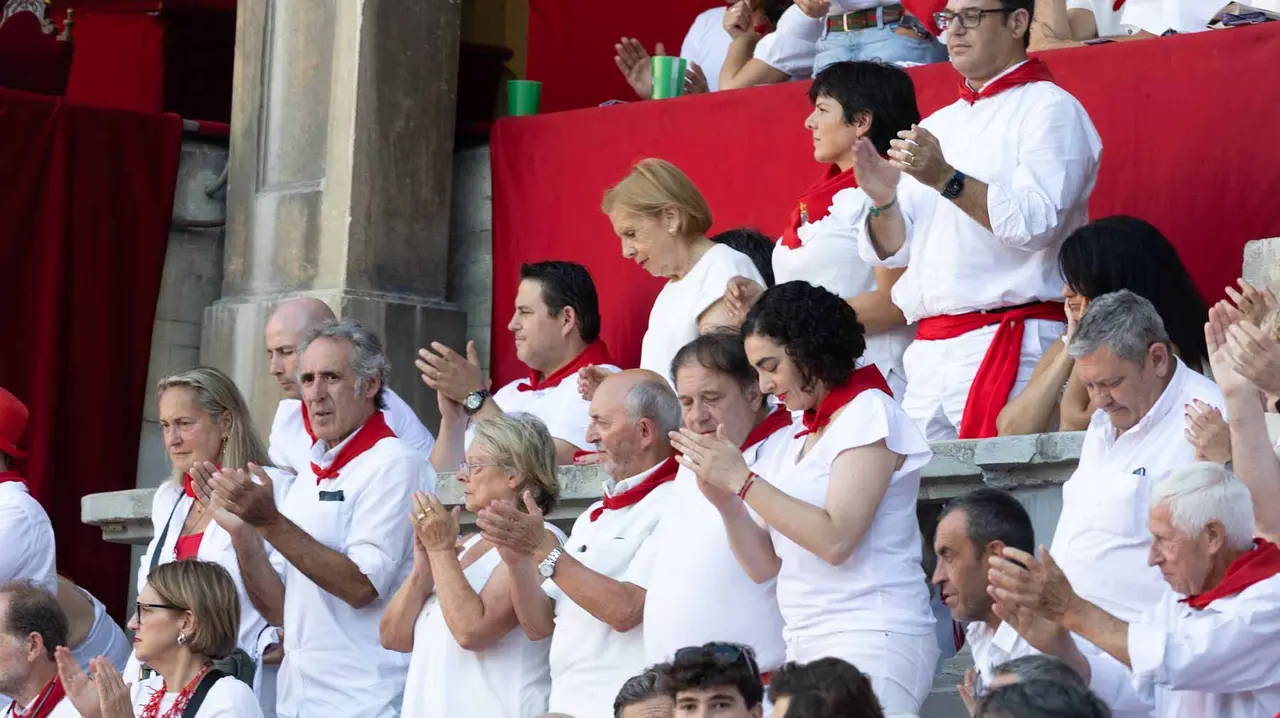 Ambiente en la última corrida de la Feria de San Fermín. Maite H. Mateo..-43