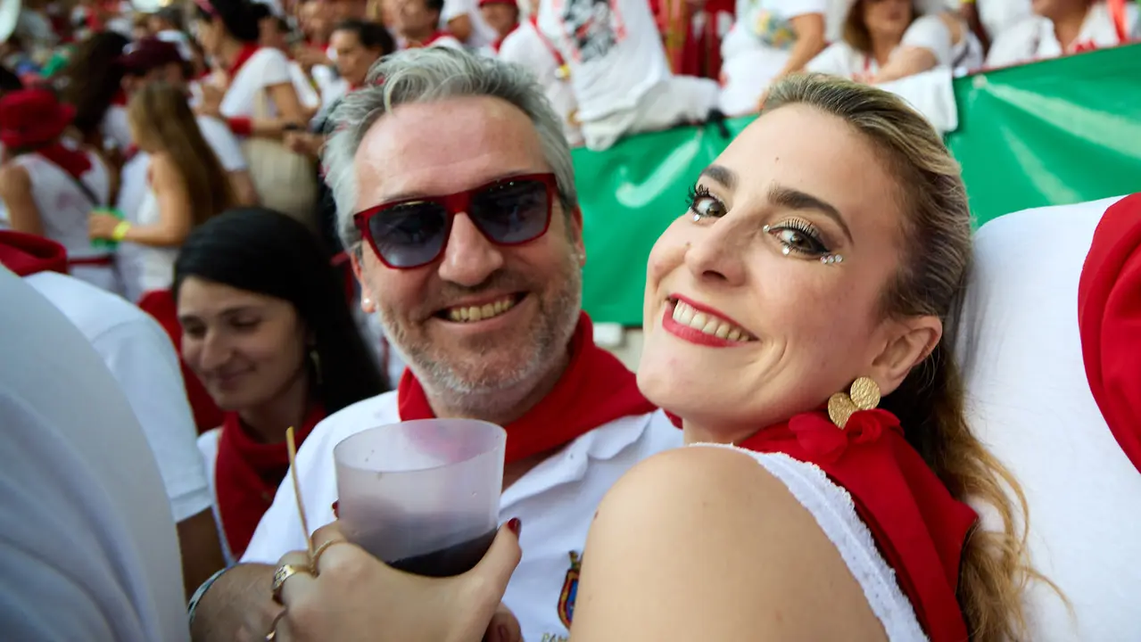 Ambiente en la plaza de Toros de Pamplona durante la última corrida de la Feria del Toro de San Fermín 2025. IÑIGO ALZUGARAY
