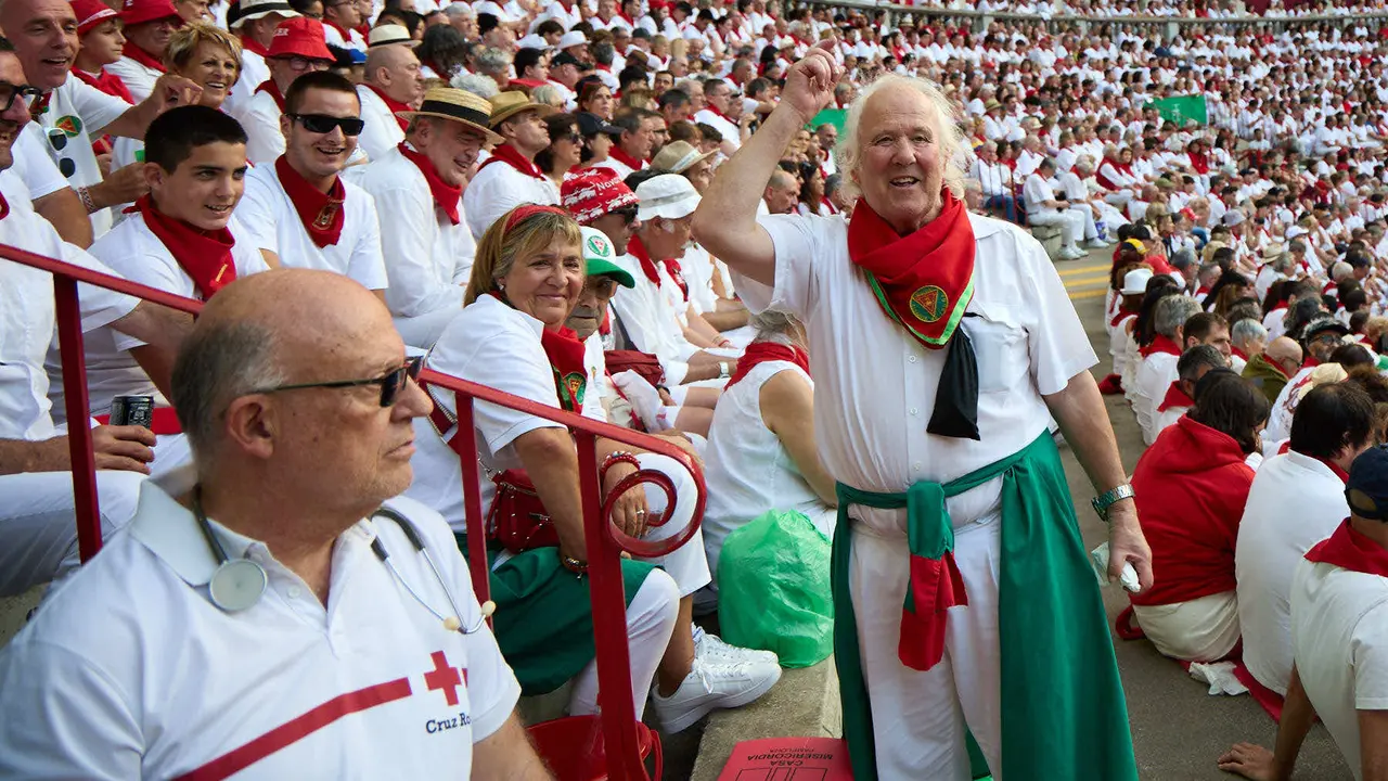 Ambiente en la plaza de Toros de Pamplona durante la última corrida de la Feria del Toro de San Fermín 2025. IÑIGO ALZUGARAY