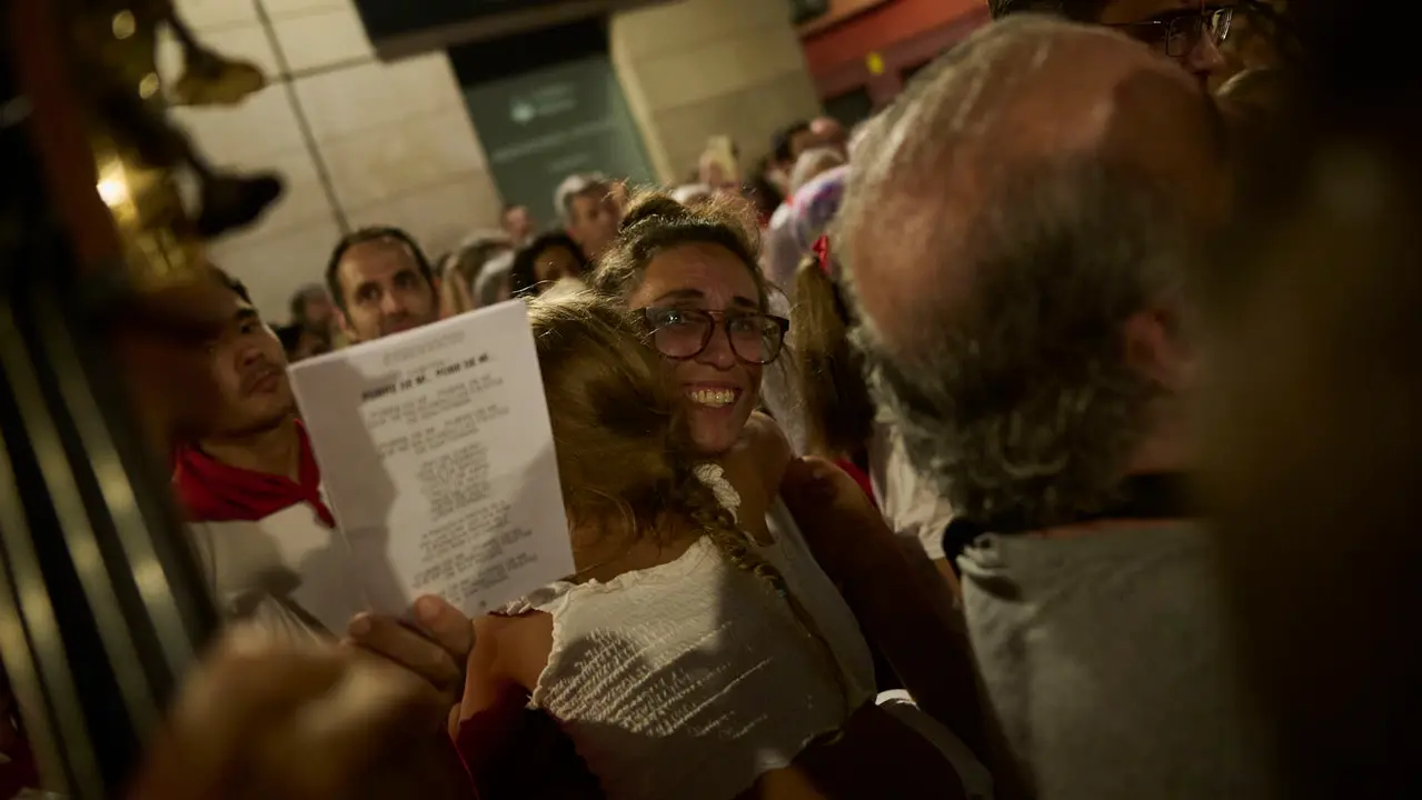 La Cofradía de San Saturnino ameniza con canciones el Pobre de Mí de El Guti durante San Fermín 2025. PABLO LASAOSA