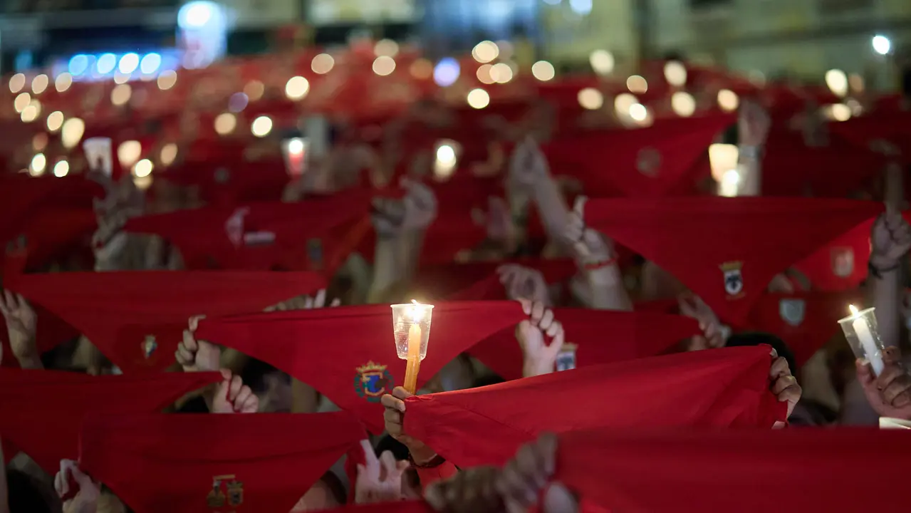 Pobre de mí en la Plaza del Ayuntamiento de Pamplona con el que finalizan los nueve días de las Fiestas de San Fermín 2025. IÑIGO ALZUGARAY