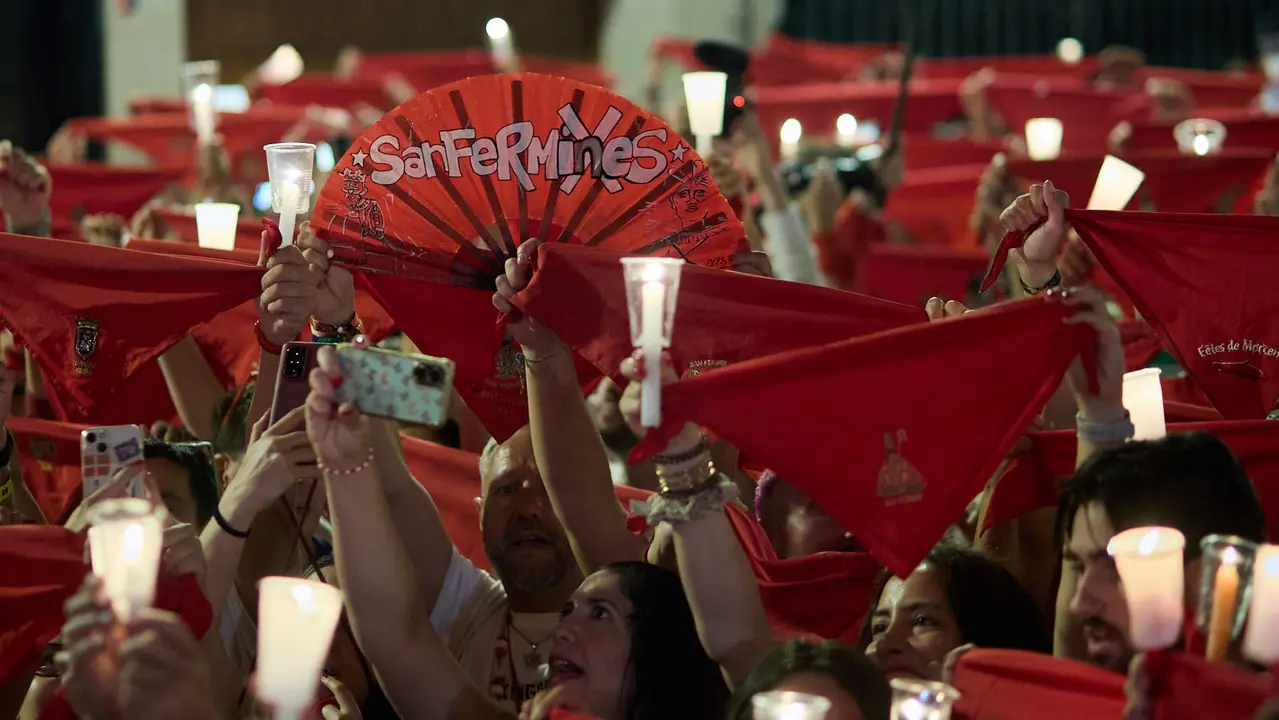 Pobre de mí en la Plaza del Ayuntamiento de Pamplona con el que finalizan los nueve días de las Fiestas de San Fermín 2025. IÑIGO ALZUGARAY