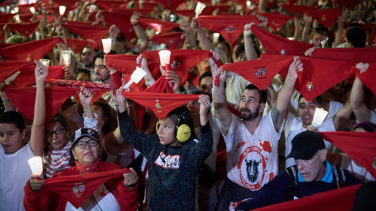 Pobre de mí en la Plaza del Ayuntamiento de Pamplona con el que finalizan los nueve días de las Fiestas de San Fermín 2025. IÑIGO ALZUGARAY
