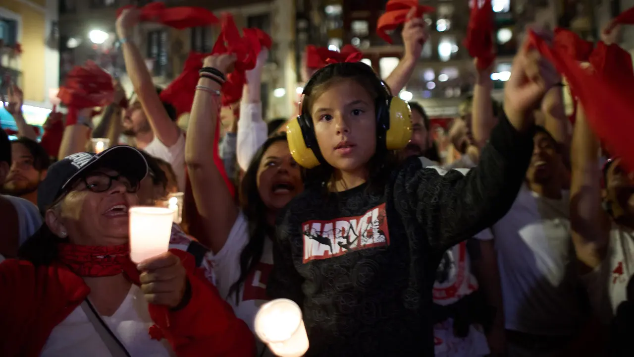 Pobre de mí en la Plaza del Ayuntamiento de Pamplona con el que finalizan los nueve días de las Fiestas de San Fermín 2025. IÑIGO ALZUGARAY