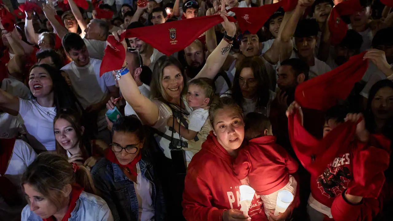 Pobre de mí en la Plaza del Ayuntamiento de Pamplona con el que finalizan los nueve días de las Fiestas de San Fermín 2025. IÑIGO ALZUGARAY