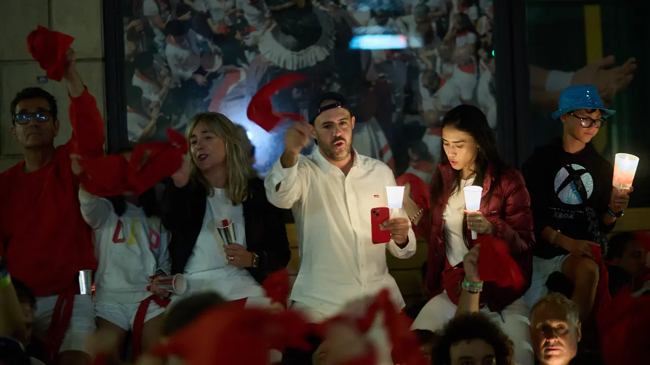 Pobre de mí en la Plaza del Ayuntamiento de Pamplona con el que finalizan los nueve días de las Fiestas de San Fermín 2025. IÑIGO ALZUGARAY