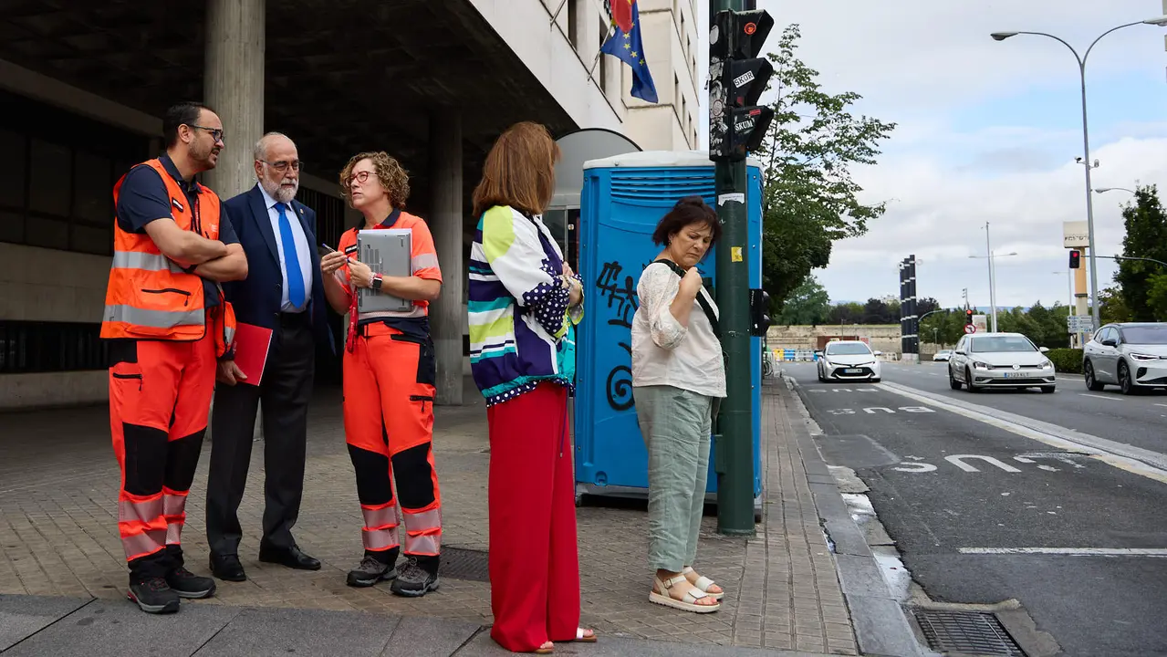 Tras los nueve días de las Fiestas de San Fermín 2025, Pamplona despierta y poco a poco sus calles y plazas comienzan a volver a la normalidad, mientras los más rezagados intentan exprimir los últimos momentos antes de volver a casa. IÑIGO ALZUGARAY