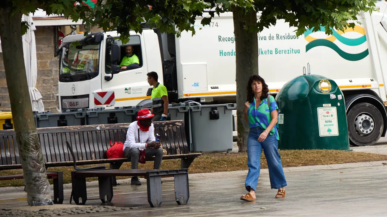 Tras los nueve días de las Fiestas de San Fermín 2025, Pamplona despierta y poco a poco sus calles y plazas comienzan a volver a la normalidad, mientras los más rezagados intentan exprimir los últimos momentos antes de volver a casa. IÑIGO ALZUGARAY