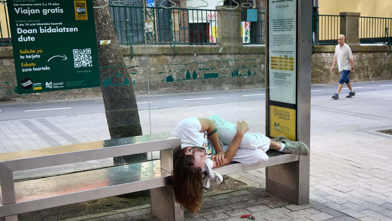 Tras los nueve días de las Fiestas de San Fermín 2025, Pamplona despierta y poco a poco sus calles y plazas comienzan a volver a la normalidad, mientras los más rezagados intentan exprimir los últimos momentos antes de volver a casa. IÑIGO ALZUGARAY