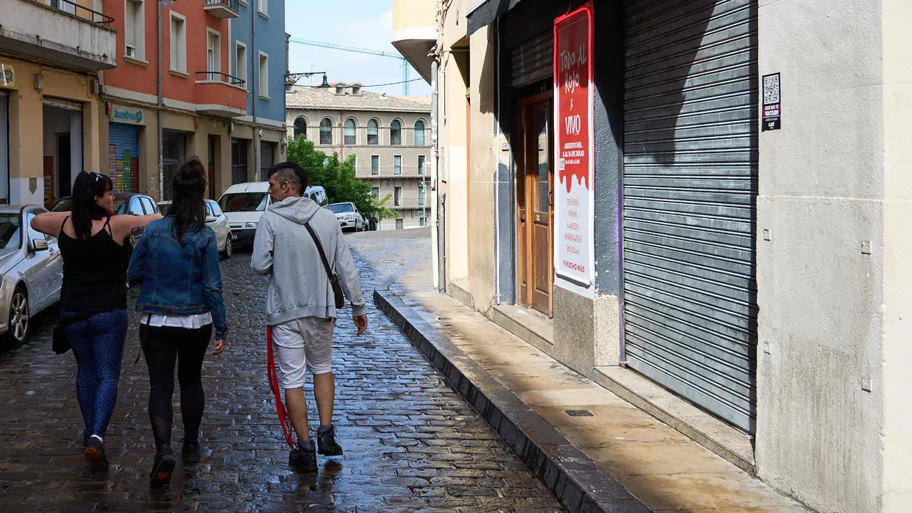 Tras los nueve días de las Fiestas de San Fermín 2025, Pamplona despierta y poco a poco sus calles y plazas comienzan a volver a la normalidad, mientras los más rezagados intentan exprimir los últimos momentos antes de volver a casa. IÑIGO ALZUGARAY