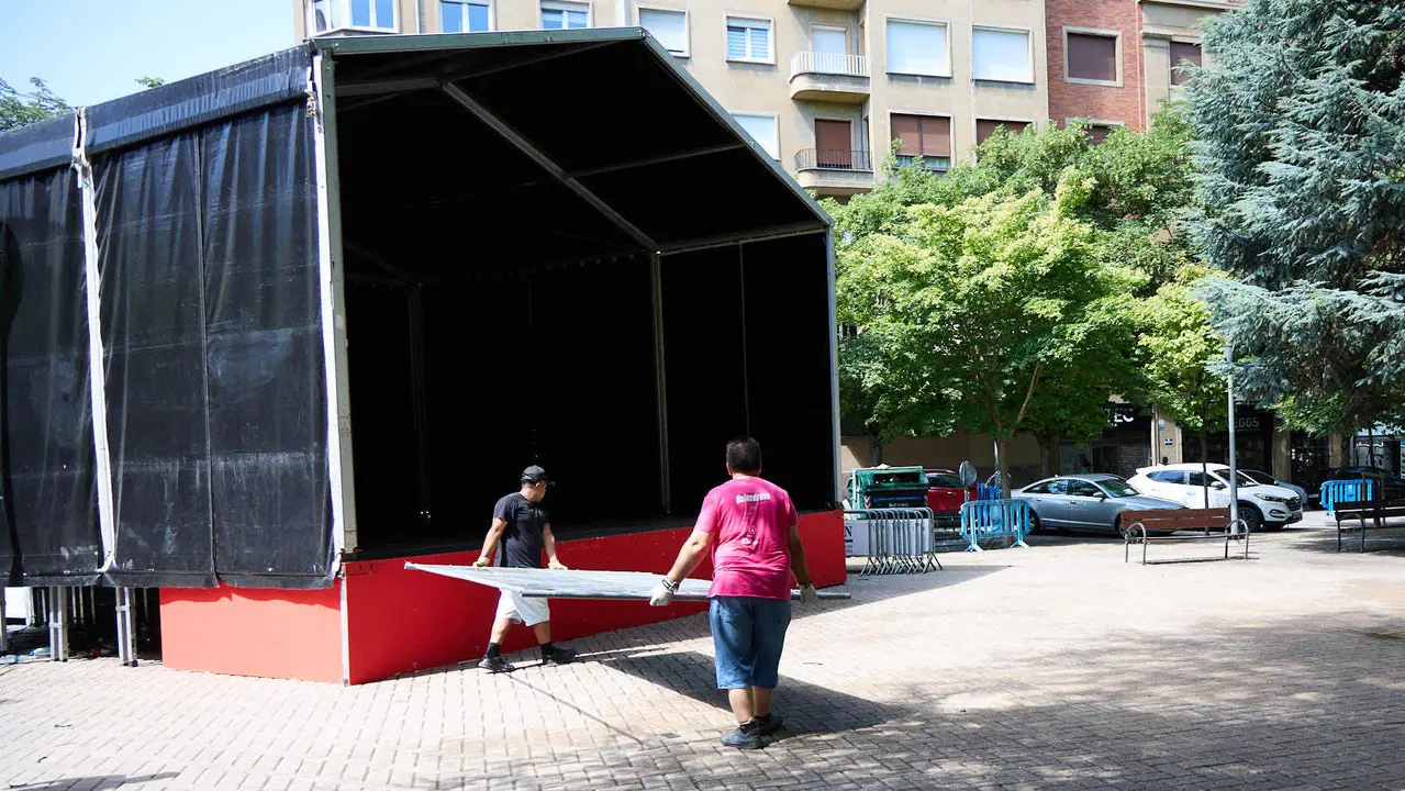 Tras los nueve días de las Fiestas de San Fermín 2025, Pamplona despierta y poco a poco sus calles y plazas comienzan a volver a la normalidad, mientras los más rezagados intentan exprimir los últimos momentos antes de volver a casa. IÑIGO ALZUGARAY