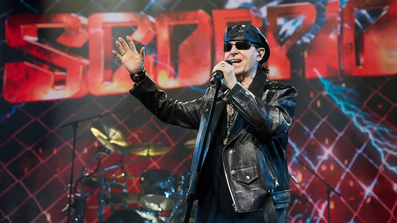 Concierto de la banda alemana Scorpions, dentro de su gira mundial '60 years of Scorpions' celebrado en el pabellón Navarra Arena de Pamplona. IÑIGO ALZUGARAY