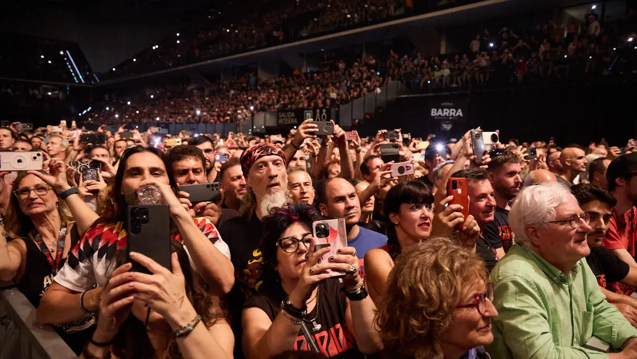 Concierto de la banda alemana Scorpions, dentro de su gira mundial '60 years of Scorpions' celebrado en el pabellón Navarra Arena de Pamplona. IÑIGO ALZUGARAY