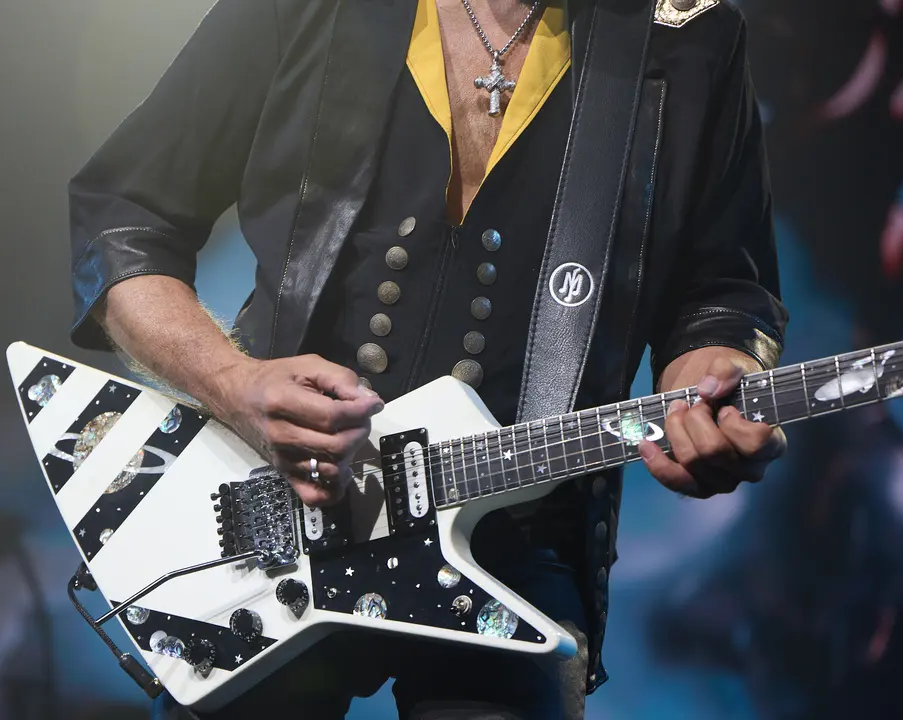 Concierto de la banda alemana Scorpions, dentro de su gira mundial '60 years of Scorpions' celebrado en el pabellón Navarra Arena de Pamplona. IÑIGO ALZUGARAY