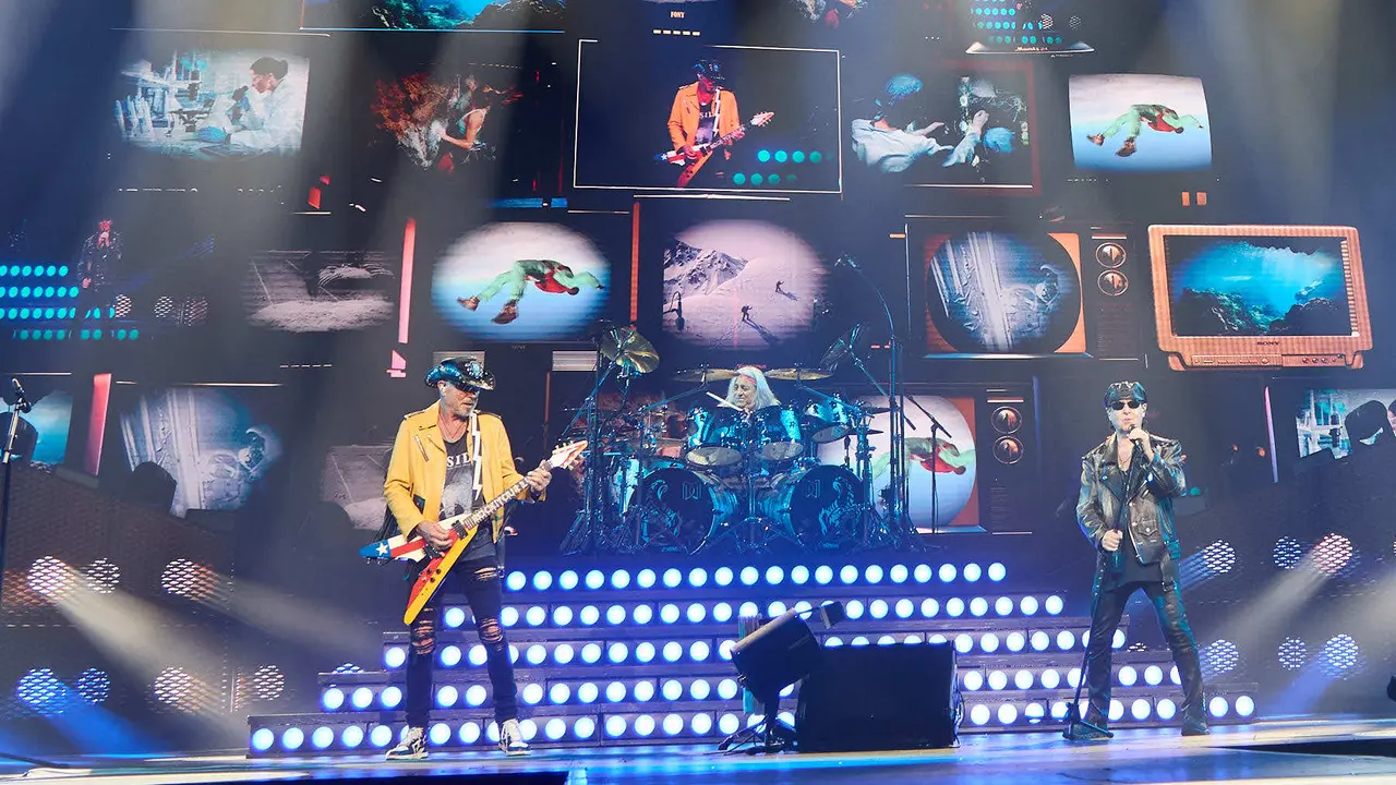 Concierto de la banda alemana Scorpions, dentro de su gira mundial '60 years of Scorpions' celebrado en el pabellón Navarra Arena de Pamplona. IÑIGO ALZUGARAY