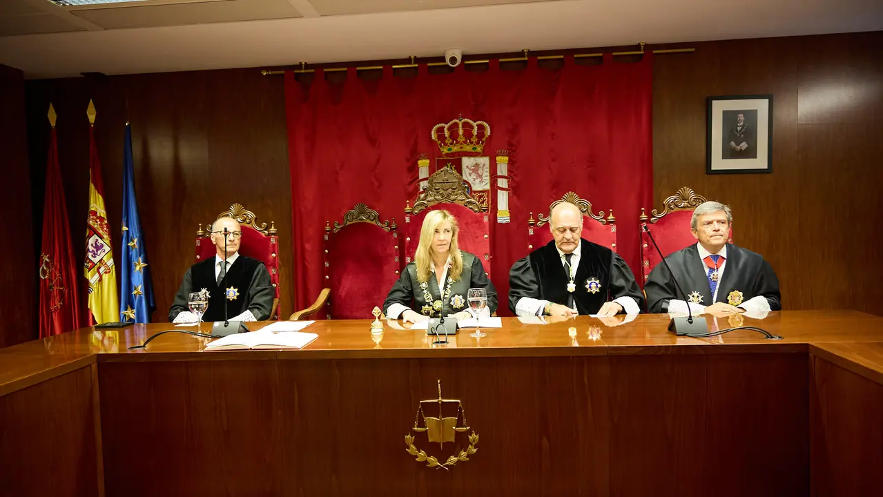 Acto de toma de posesión del magistrado Julián Huarte Lázaro como nuevo presidente del Tribunal Superior de Justicia de Navarra. IÑIGO ALZUGARAY