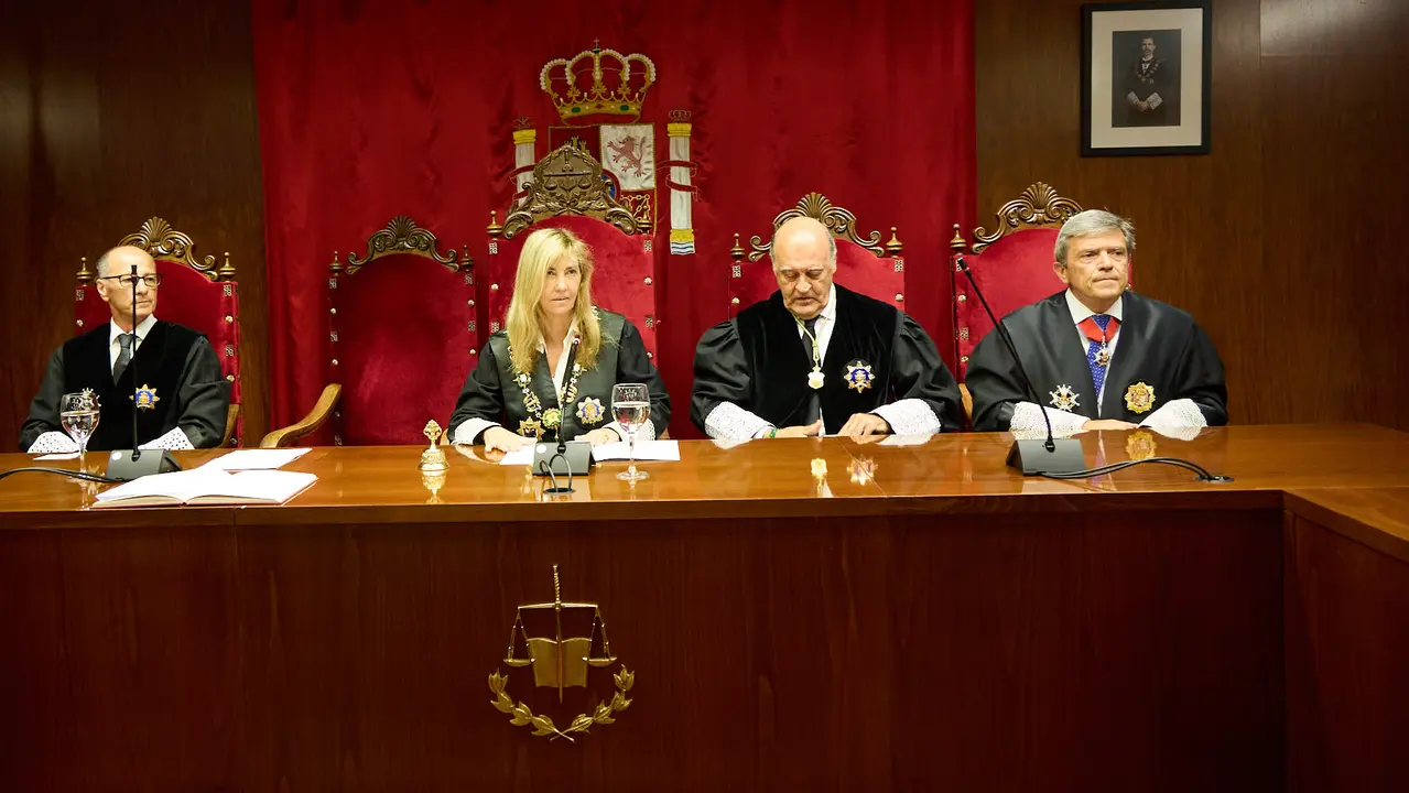 Acto de toma de posesión del magistrado Julián Huarte Lázaro como nuevo presidente del Tribunal Superior de Justicia de Navarra. IÑIGO ALZUGARAY