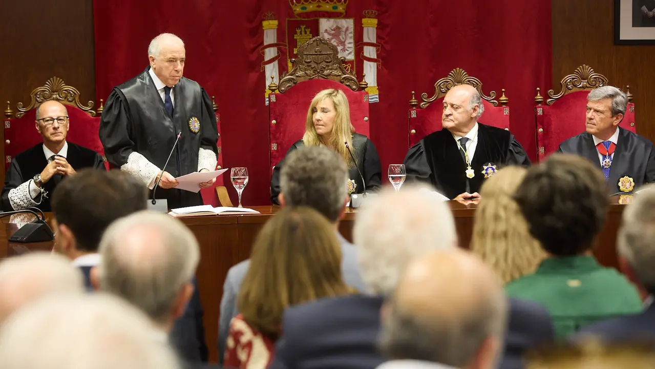 Acto de toma de posesión del magistrado Julián Huarte Lázaro como nuevo presidente del Tribunal Superior de Justicia de Navarra. IÑIGO ALZUGARAY