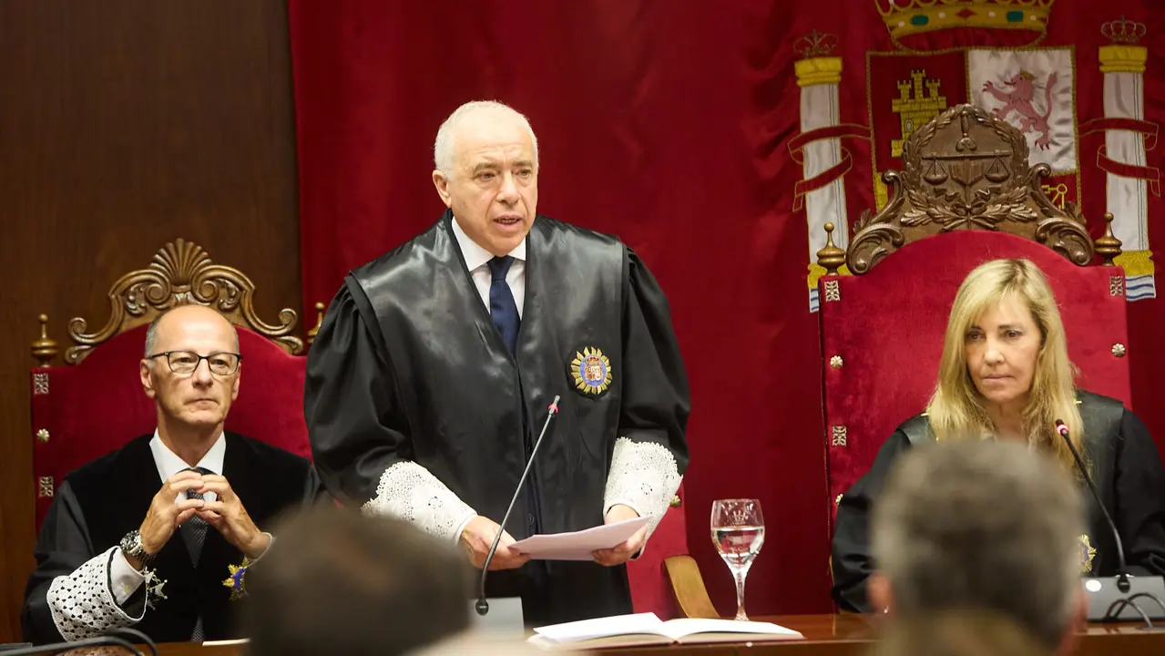 Acto de toma de posesión del magistrado Julián Huarte Lázaro como nuevo presidente del Tribunal Superior de Justicia de Navarra. IÑIGO ALZUGARAY