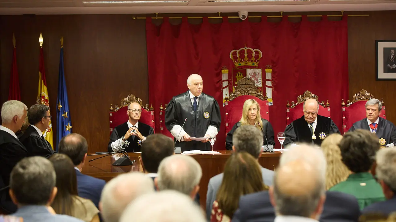 Acto de toma de posesión del magistrado Julián Huarte Lázaro como nuevo presidente del Tribunal Superior de Justicia de Navarra. IÑIGO ALZUGARAY