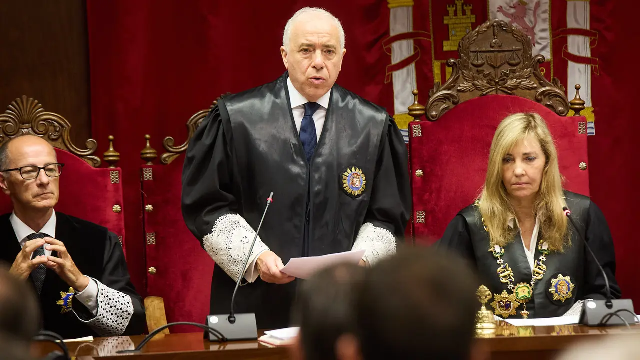 Acto de toma de posesión del magistrado Julián Huarte Lázaro como nuevo presidente del Tribunal Superior de Justicia de Navarra. IÑIGO ALZUGARAY