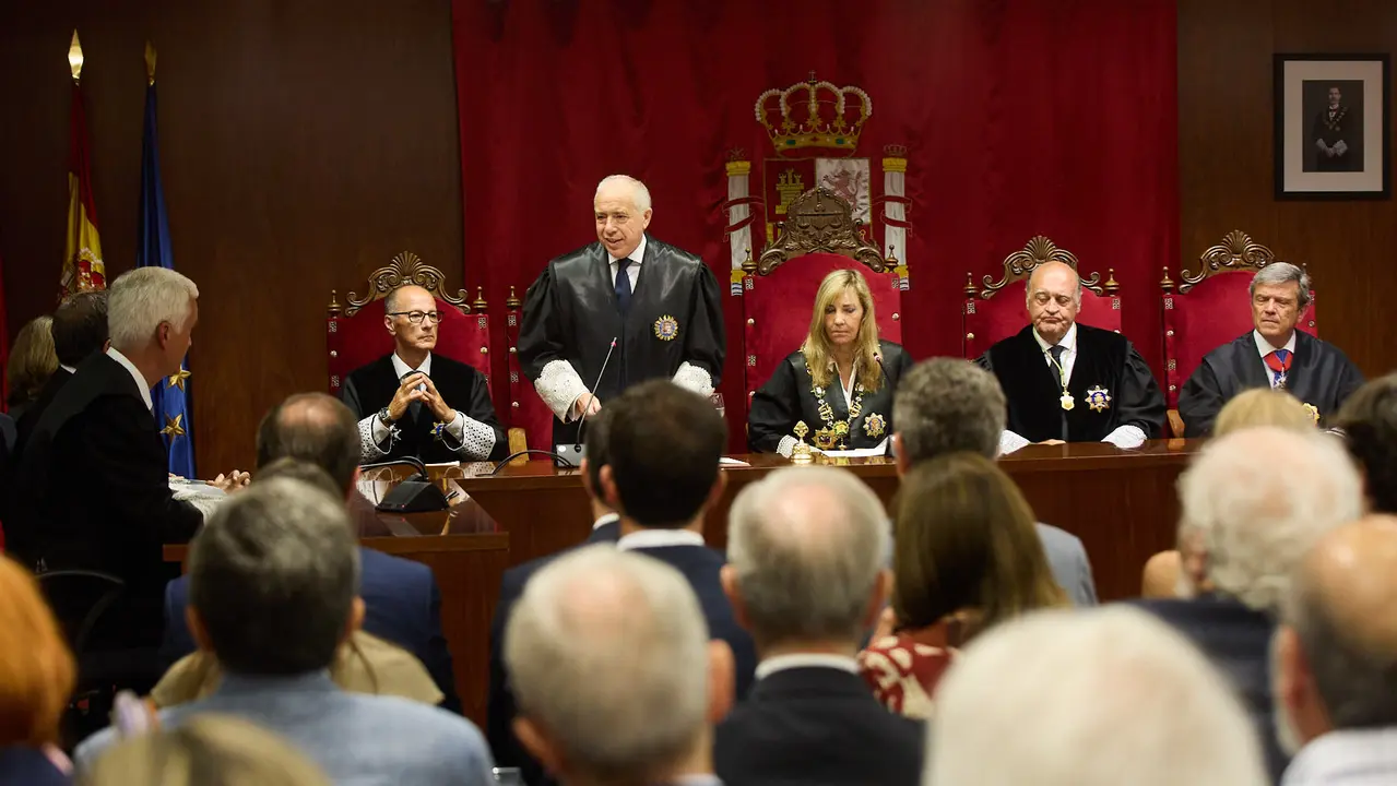 Acto de toma de posesión del magistrado Julián Huarte Lázaro como nuevo presidente del Tribunal Superior de Justicia de Navarra. IÑIGO ALZUGARAY