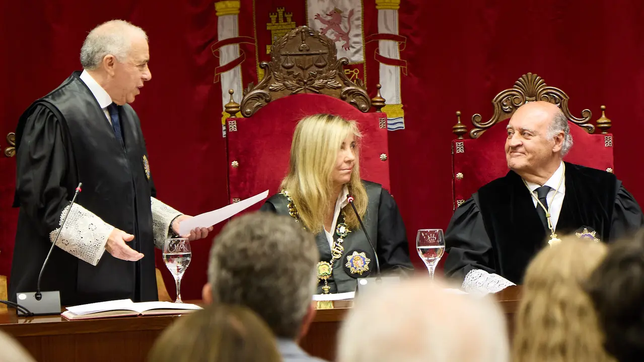 Acto de toma de posesión del magistrado Julián Huarte Lázaro como nuevo presidente del Tribunal Superior de Justicia de Navarra. IÑIGO ALZUGARAY