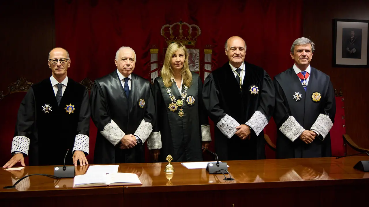 Acto de toma de posesión del magistrado Julián Huarte Lázaro como nuevo presidente del Tribunal Superior de Justicia de Navarra. IÑIGO ALZUGARAY