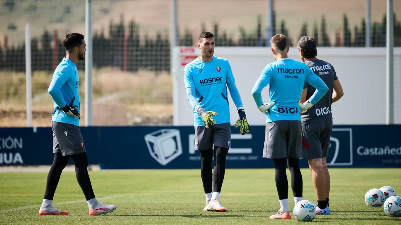 Los jugadores de Osasuna se entrenan en las instalaciones de Tajonar preparando la temporada 25/26. PABLO LASAOSA