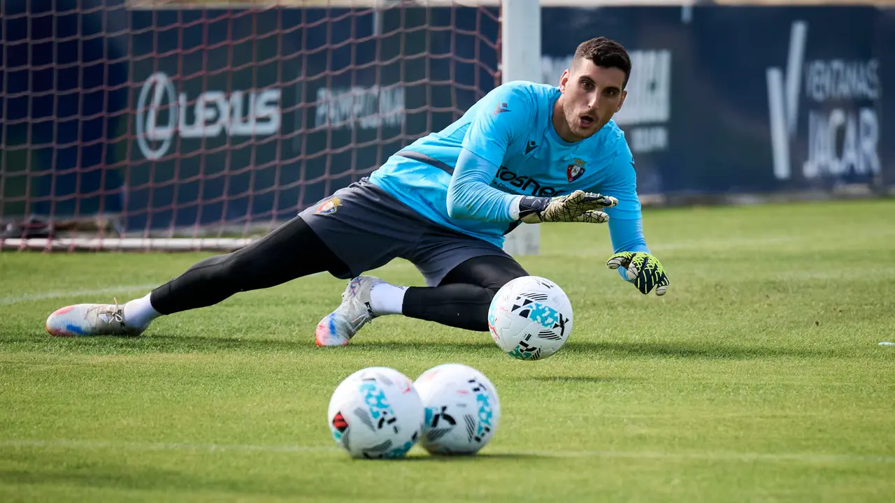 Los jugadores de Osasuna se entrenan en las instalaciones de Tajonar preparando la temporada 25/26. PABLO LASAOSA