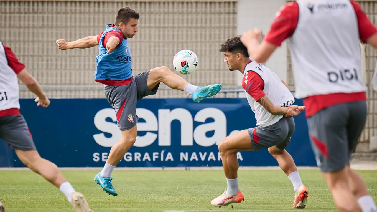 Los jugadores de Osasuna se entrenan en las instalaciones de Tajonar preparando la temporada 25/26. PABLO LASAOSA