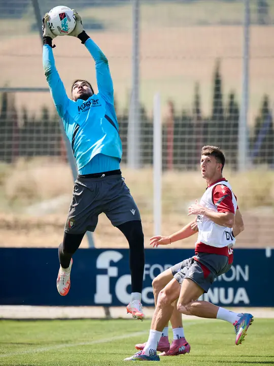 Los jugadores de Osasuna se entrenan en las instalaciones de Tajonar preparando la temporada 25/26. PABLO LASAOSA