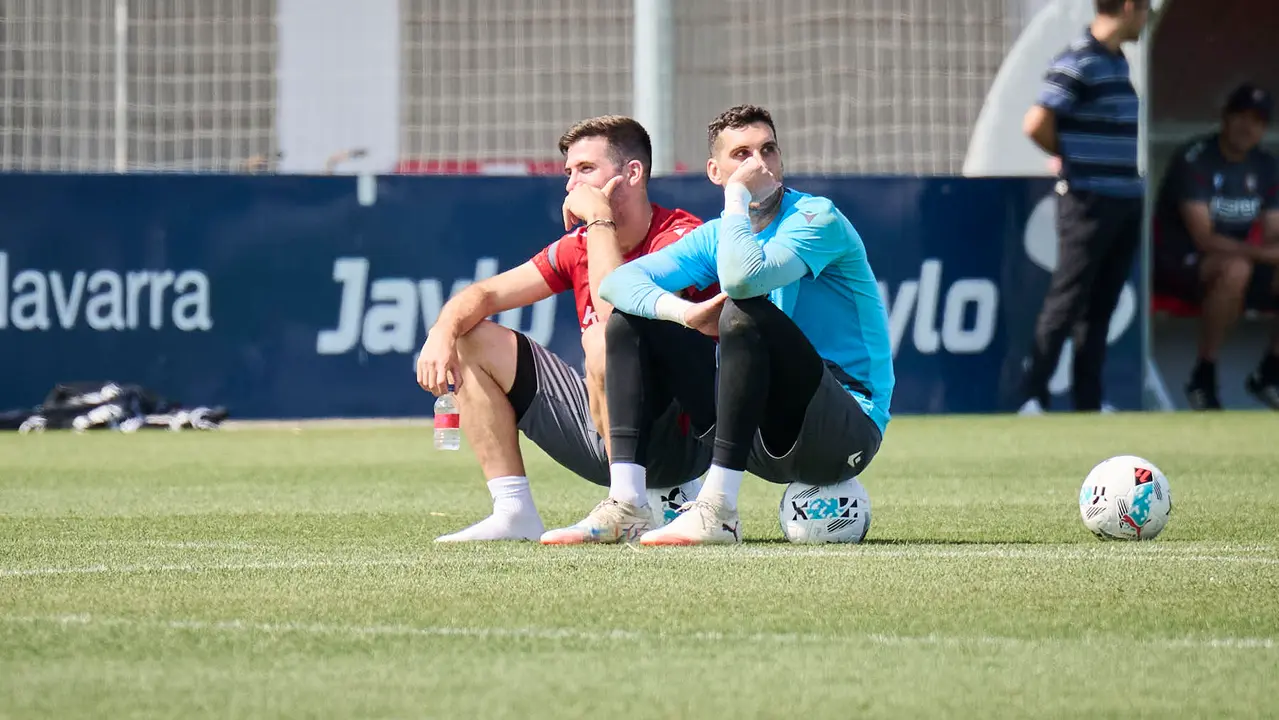 Los jugadores de Osasuna se entrenan en las instalaciones de Tajonar preparando la temporada 25/26. PABLO LASAOSA